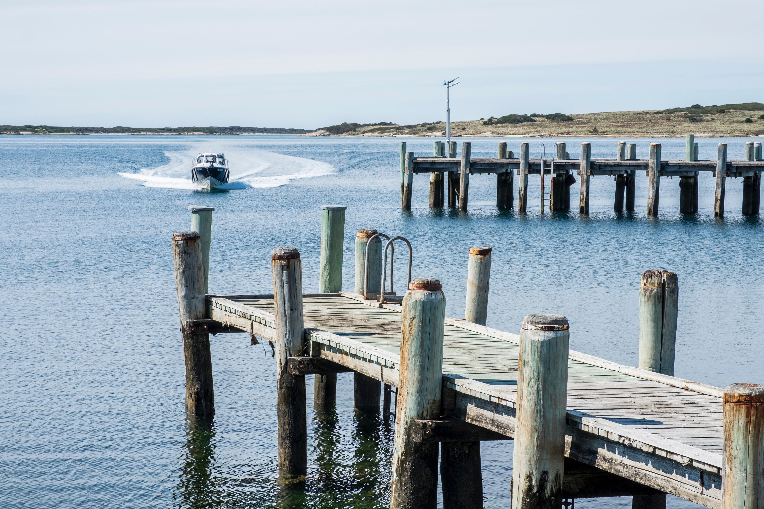 A private rural cottage close to beaches and Whitemark township — image 17