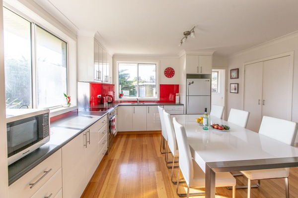 Kühlschrank, Mikrowelle, Ofen, Geschirrspüler