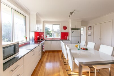 A private rural cottage close to beaches and Whitemark township