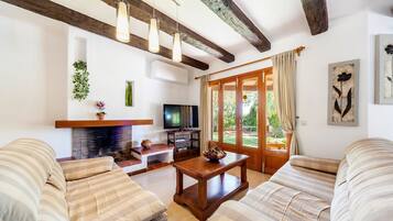 TV, fireplace, DVD player, ping pong
