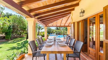 Outdoor dining