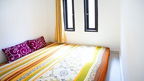 Biệt thự dành cho gia đình | 2 phòng ngủ, bàn, bộ trải giường 