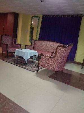 Buồng tắm vòi sen, khăn tắm