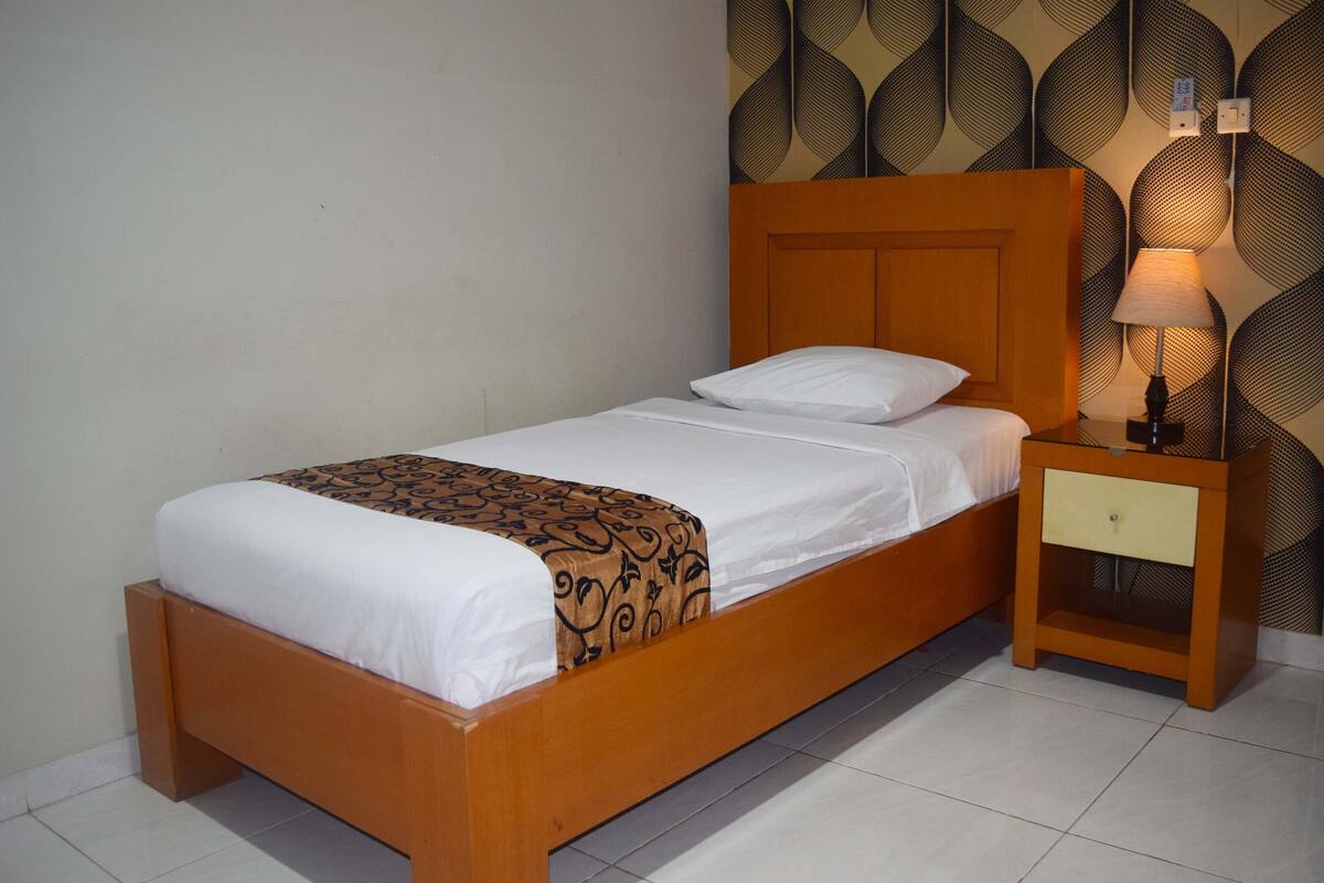 Basic Single Room, 1 Twin Bed, Smoking, City View | Free WiFi