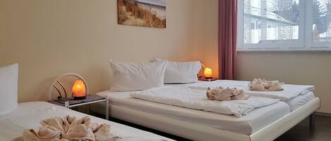 2 bedrooms, travel cot, WiFi