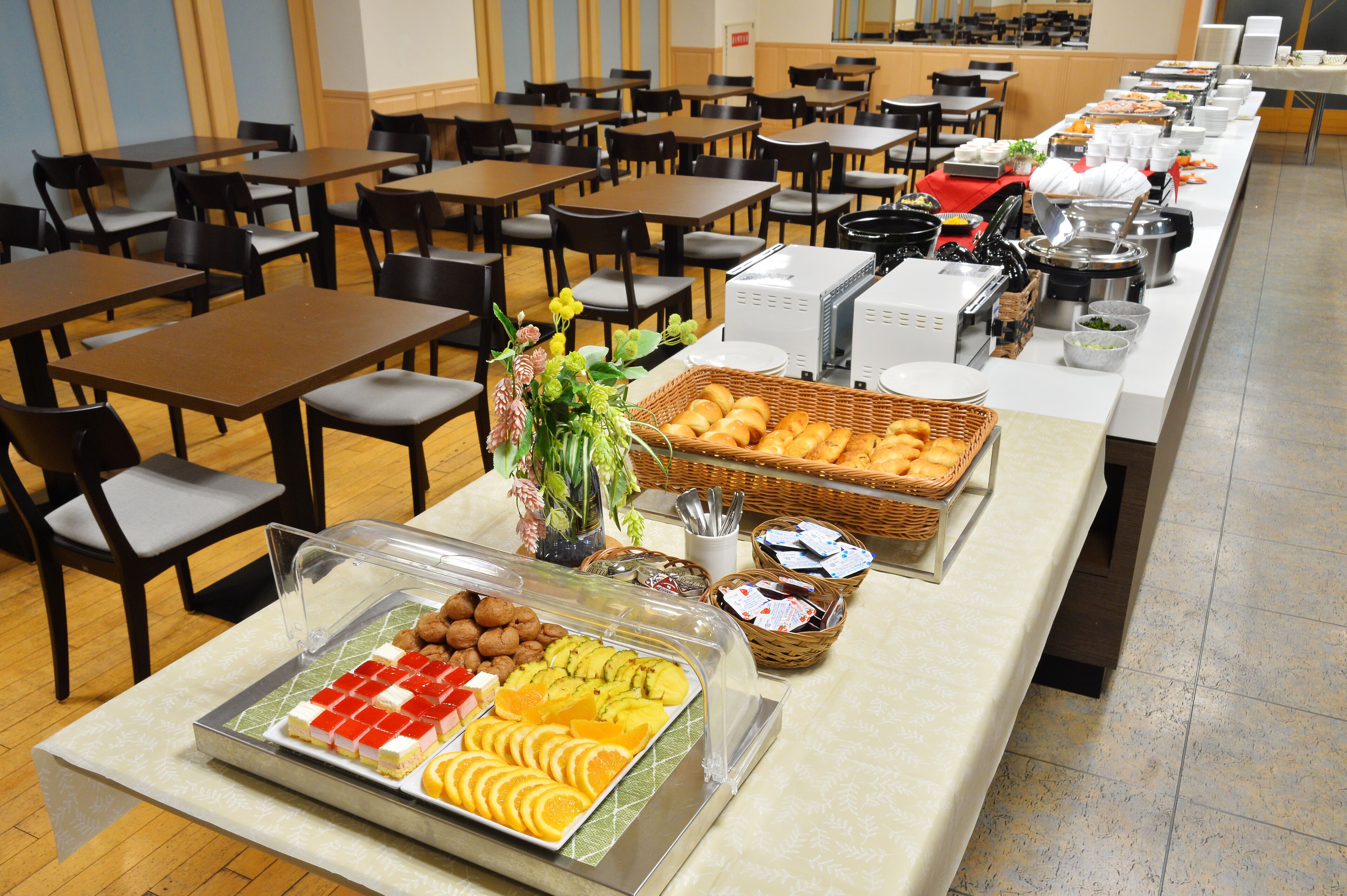 daily buffet breakfast (jpy 1400 per person)