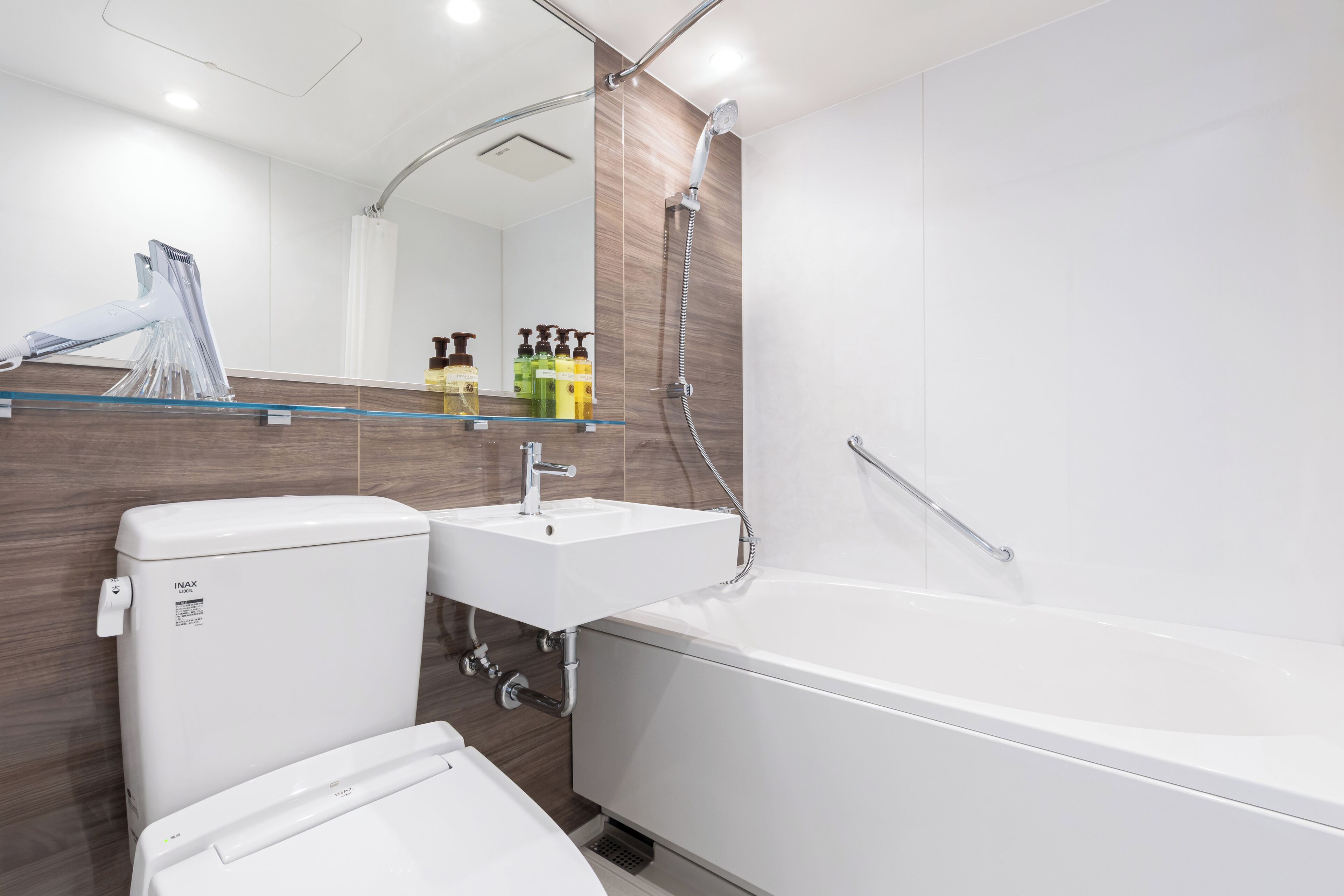 sky view triple room, non smoking | bathroom | combined shower/bathtub, deep-soaking bathtub, free toiletries