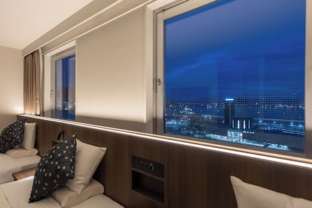 Sky View Triple Room, Non Smoking | In-room safe, laptop workspace, free WiFi, bed sheets