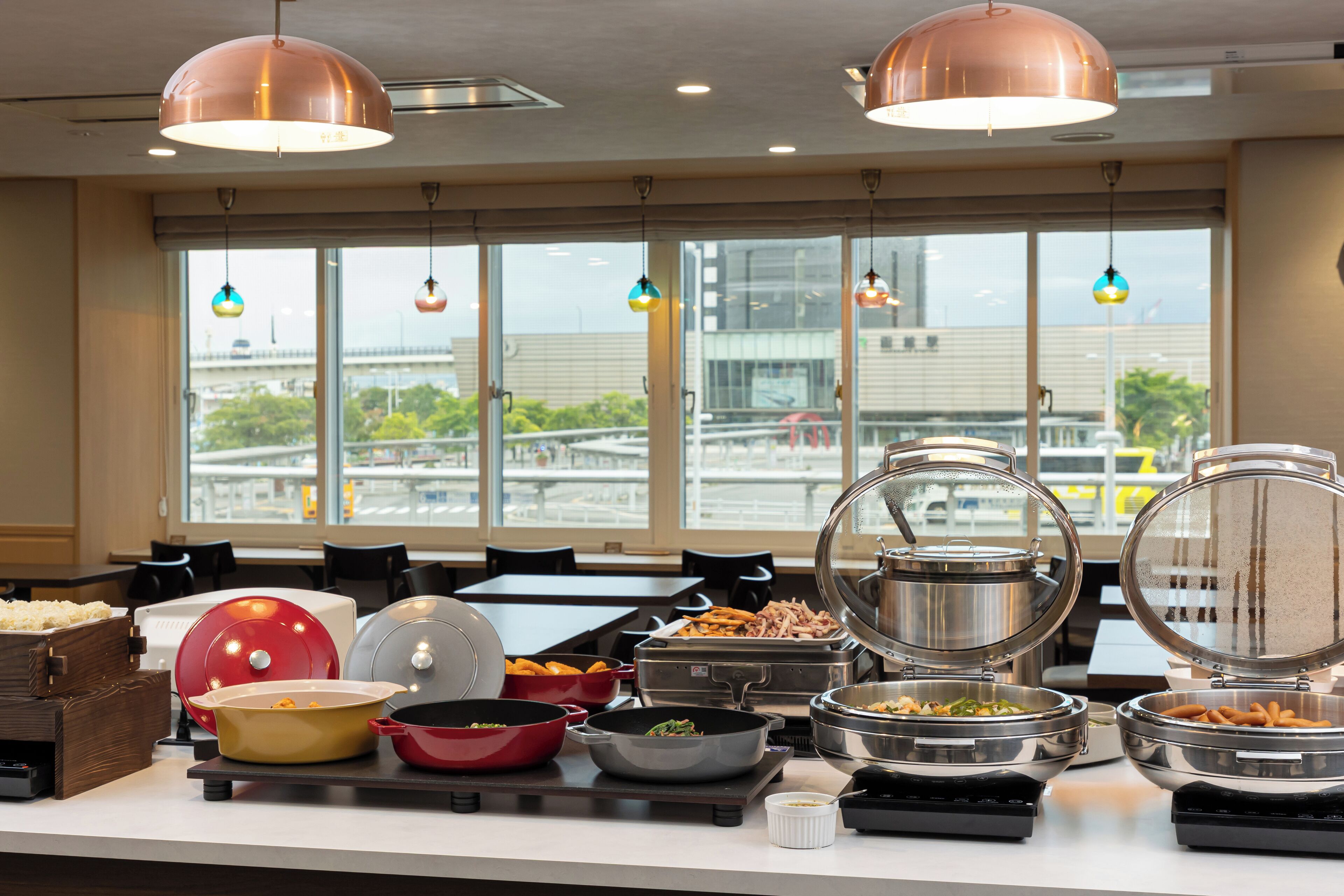 每日供应自助式早餐（每人 JPY 1400）