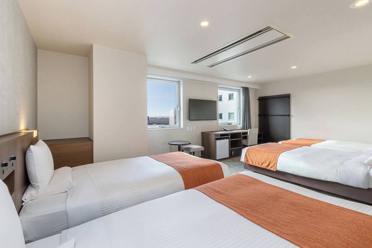 Standard Fourth Room, Non Smoking | In-room safe, laptop workspace, WiFi (free), bed sheets