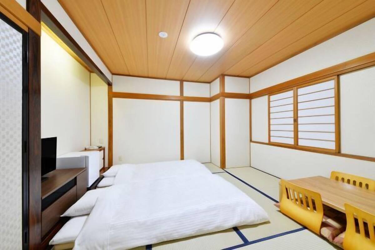 In-room safe, laptop workspace, WiFi (free), bed sheets