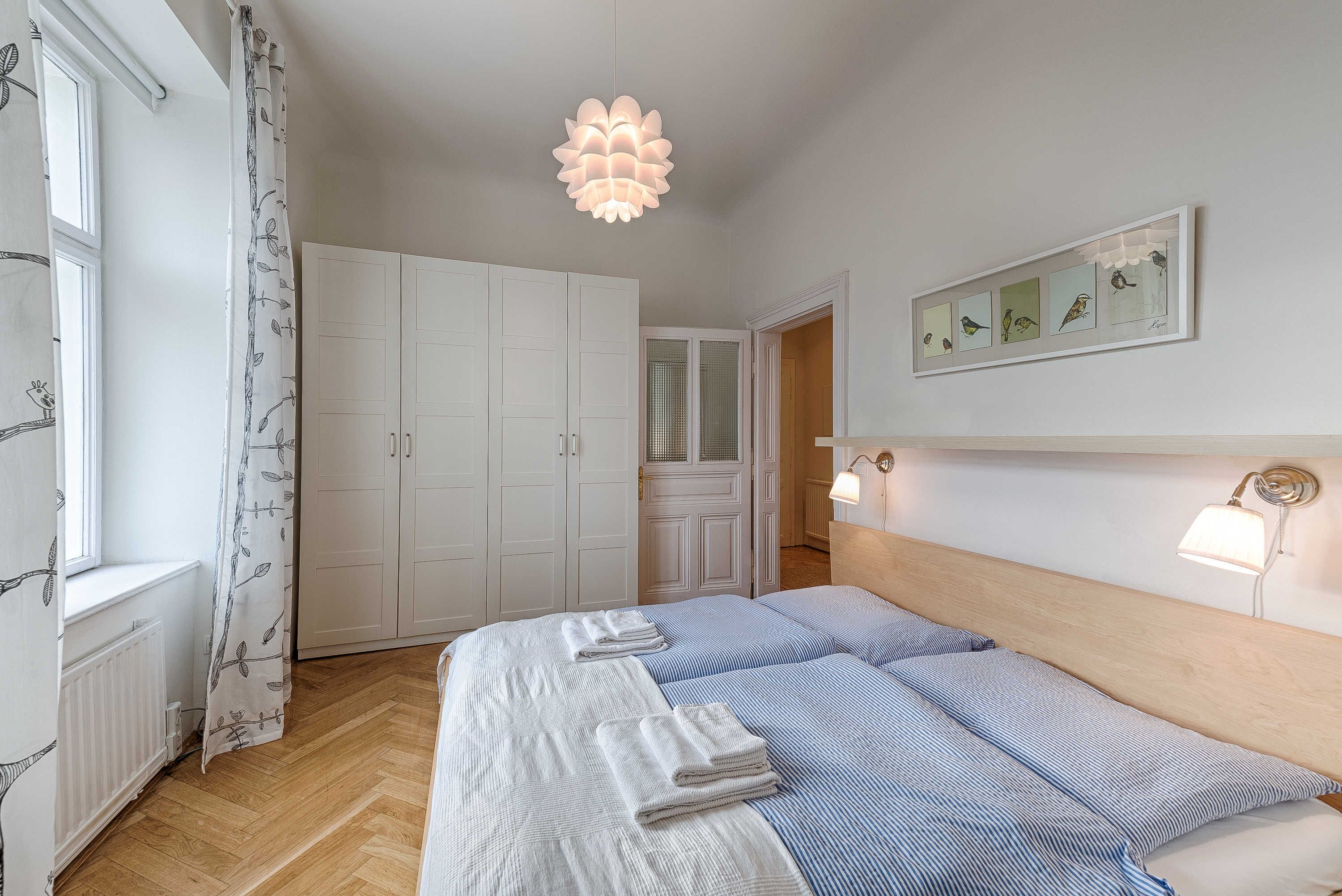 3 bedrooms, desk, travel cot, WiFi