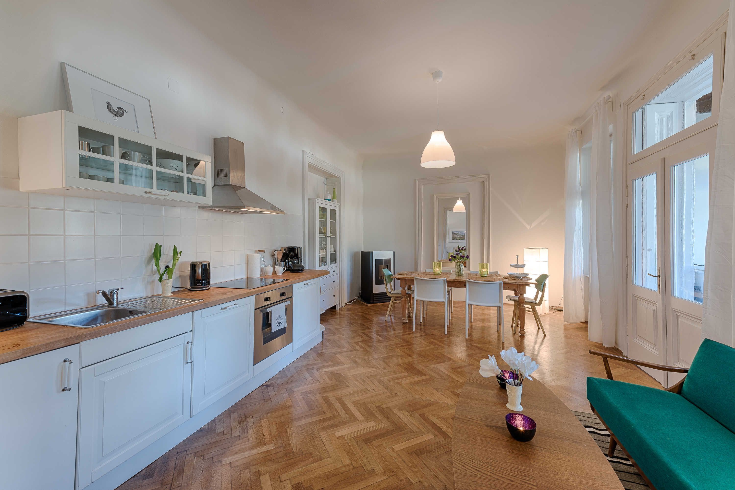 Kühlschrank, Mikrowelle, Ofen, Geschirrspüler