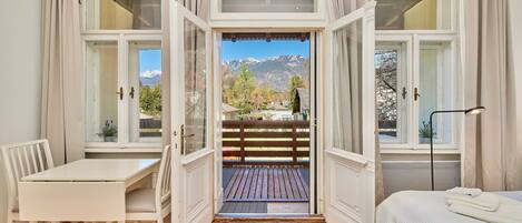 1 camera, una scrivania, Wi-Fi, lenzuola