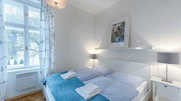 2 Schlafzimmer, Reisekinderbett, WLAN, BettwÀsche