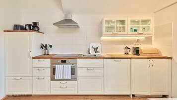 Kühlschrank, Mikrowelle, Ofen, Geschirrspüler