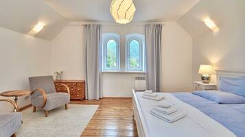 2 Schlafzimmer, Schreibtisch, Reisekinderbett, WLAN