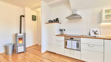 KĂŒhlschrank, Mikrowelle, Ofen, GeschirrspĂŒler