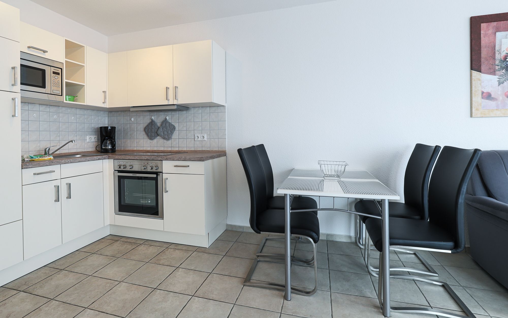 Fridge, oven, coffee/tea maker, electric kettle