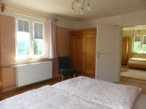 2 bedrooms, WiFi, bed sheets, wheelchair access