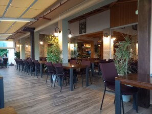 Outdoor dining - Sun and Sand Resort Mobile Home, Privlaka (Privlaka)