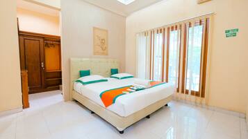 Family Room | 3 bedrooms, desk, soundproofing, free WiFi