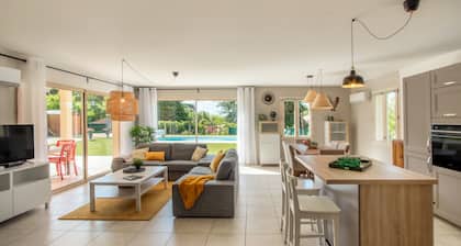 Maison Périgourdine, Climatisée, Adaptée Handicapés, Avec Piscine Chauffée