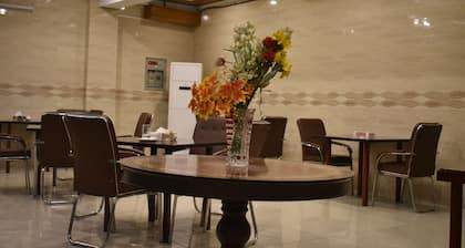Pearl City Hotel