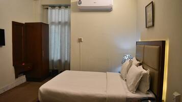 Executive Room | Laptop workspace, free WiFi, bed sheets