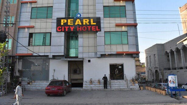 A building with a sign reading "PEARL CITY HOTEL". - Pearl City Hotel (Peshawar)