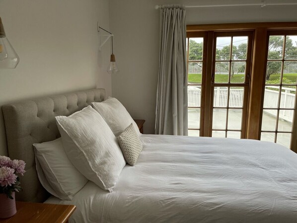 2 bedrooms, iron/ironing board, travel cot, WiFi - Maddie's Homestay (Wellington)