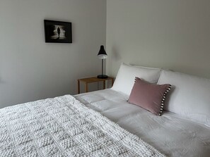 2 bedrooms, iron/ironing board, travel cot, WiFi - Maddie's Homestay (Wellington)