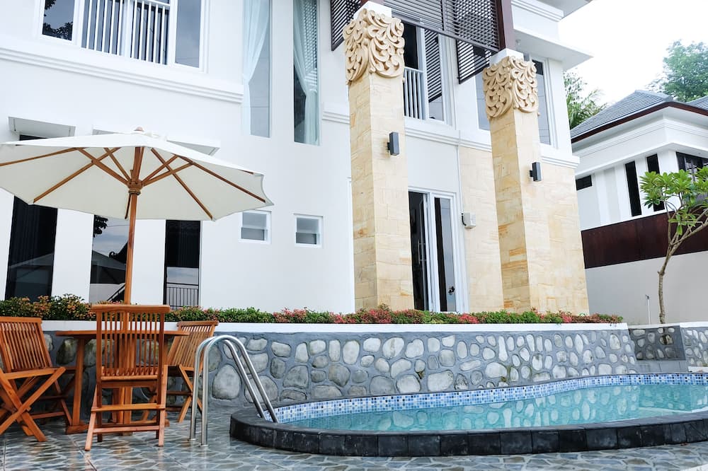 Villa Jogja Grand Bale with Private Pool by Simply Homy
