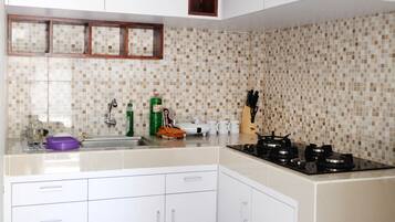 Family Villa | Private kitchen | Full-sized fridge, stovetop, electric kettle, cookware/dishes/utensils