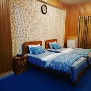 Chambre avec lits jumeaux | Accès au Wi-Fi (inclus), literie fournie