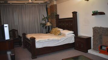 Deluxe Room | Laptop workspace, free WiFi, bed sheets