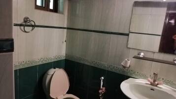 Chambre Simple | Salle de bain | Savon, shampoing