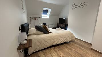 2 slaapkamers, een strijkplank/strijkijzer, gratis wifi, beddengoed