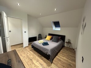 2 makuuhuonetta, silitysrauta/-lauta, ilmainen Wi-Fi, vuodevaatteet
