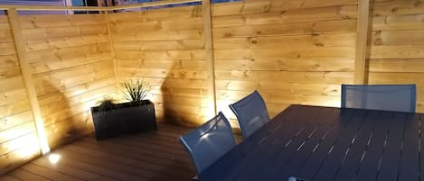 屋外ダイニングエリア