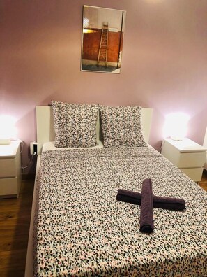 3 dormitorios, cuna de viaje, wifi gratis y ropa de cama