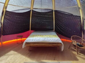 1 bedroom, bed sheets