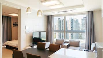 Family Suite | 2 bedrooms, individually decorated, individually furnished