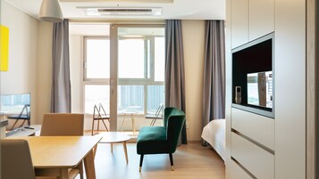 Deluxe Studio | Living area | 32-inch LED TV with digital channels, TV