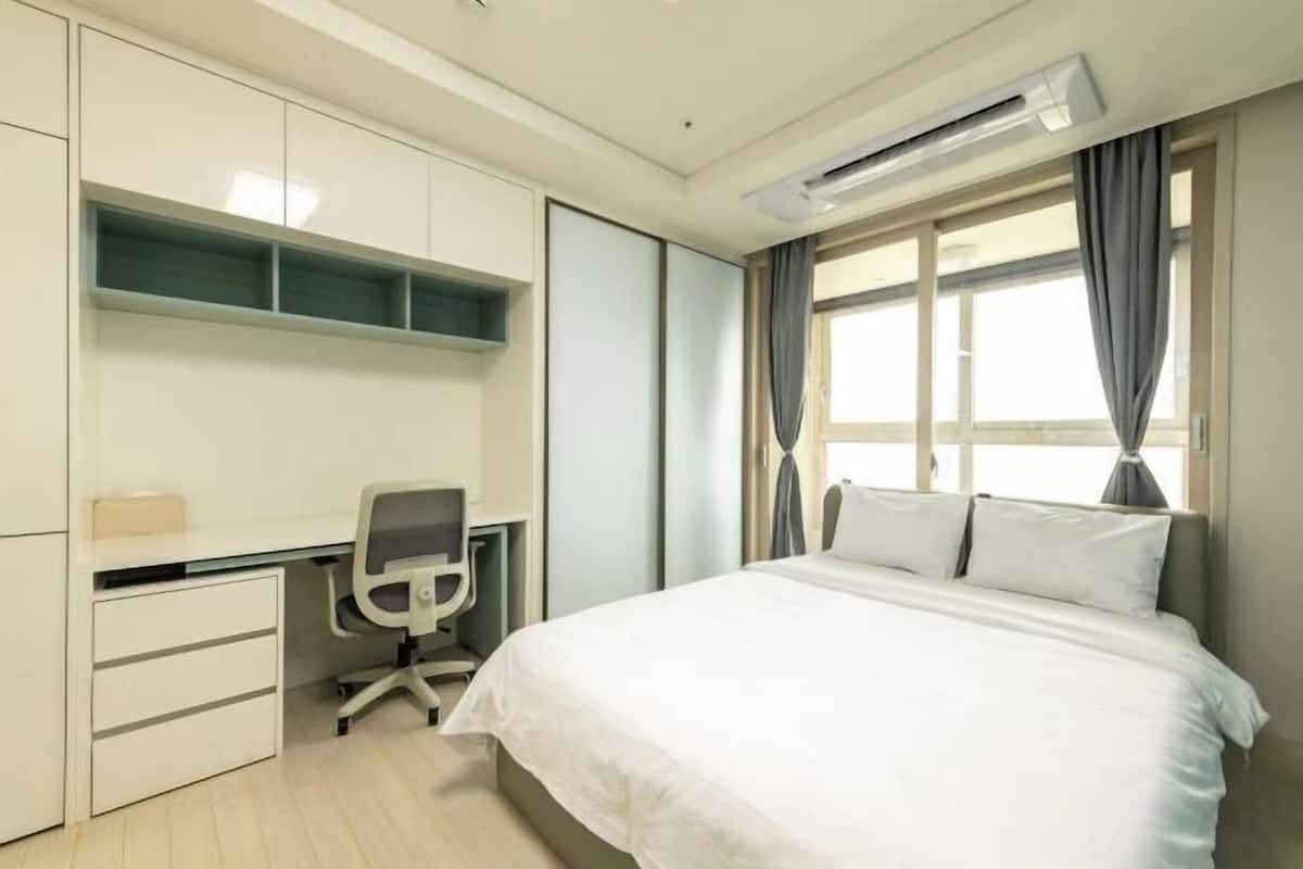 2 bedrooms, individually decorated, individually furnished
