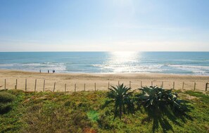 Beach nearby - Gorgeous home in Ardea with WiFi (Ardea)