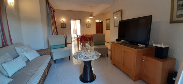 Téléviseur, bureau