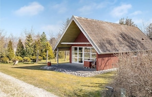 Exterior - Amazing home in Løgstør with WiFi (Løgstør)