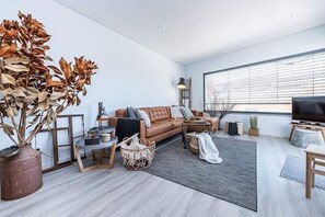 TV - Casa Atelier (Setúbal)