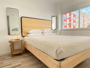 1 habitación, tabla de planchar con plancha, cuna de viaje y wifi